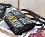 30 Montaigne Size: 24cm - Image 6