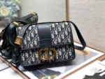 30 Montaigne Size: 24cm