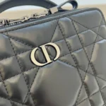 Black Autumn/Winter Camera Bag - Image 8