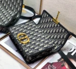 30 Montaigne Size: 24cm - Image 9