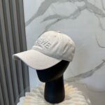 配防尘袋
👒罗意威👒LOEWE新款原版原标设计棒球帽🧢质感超好，外部线条定位标准，做工精细，简约大气低价走量！