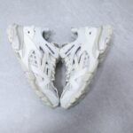 Balenciaga·巴黎世家 四代老爹鞋4.0 Track2 复古运动鞋 户外概念鞋
👍🏻高品质纯原版本，配原版全套大盒包装，从里到外一切百分百还原官方配置，碾压市面一切版！
⚠️全鞋由176块部件组成 ，整双鞋子从头到尾难度极高 。原鞋购入时在开版方面耗时一个多月，里里外外已攻破任何细节部位，保证与专柜原鞋一摸一样，满足天猫、代购、韩国订单需求 ！多层大底TPU+EVA+RB组合成，乳胶鞋垫 脚感无敌 无可挑剔！鞋面鞋底工艺比初代还更加高难度！
码数：35-45👣情侣款 - Image 5