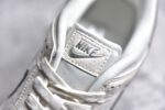 ▪️细节鉴定
NK SB Dunk Low Supreme x 斯图西三方联名-米黄银勾 - Image 2