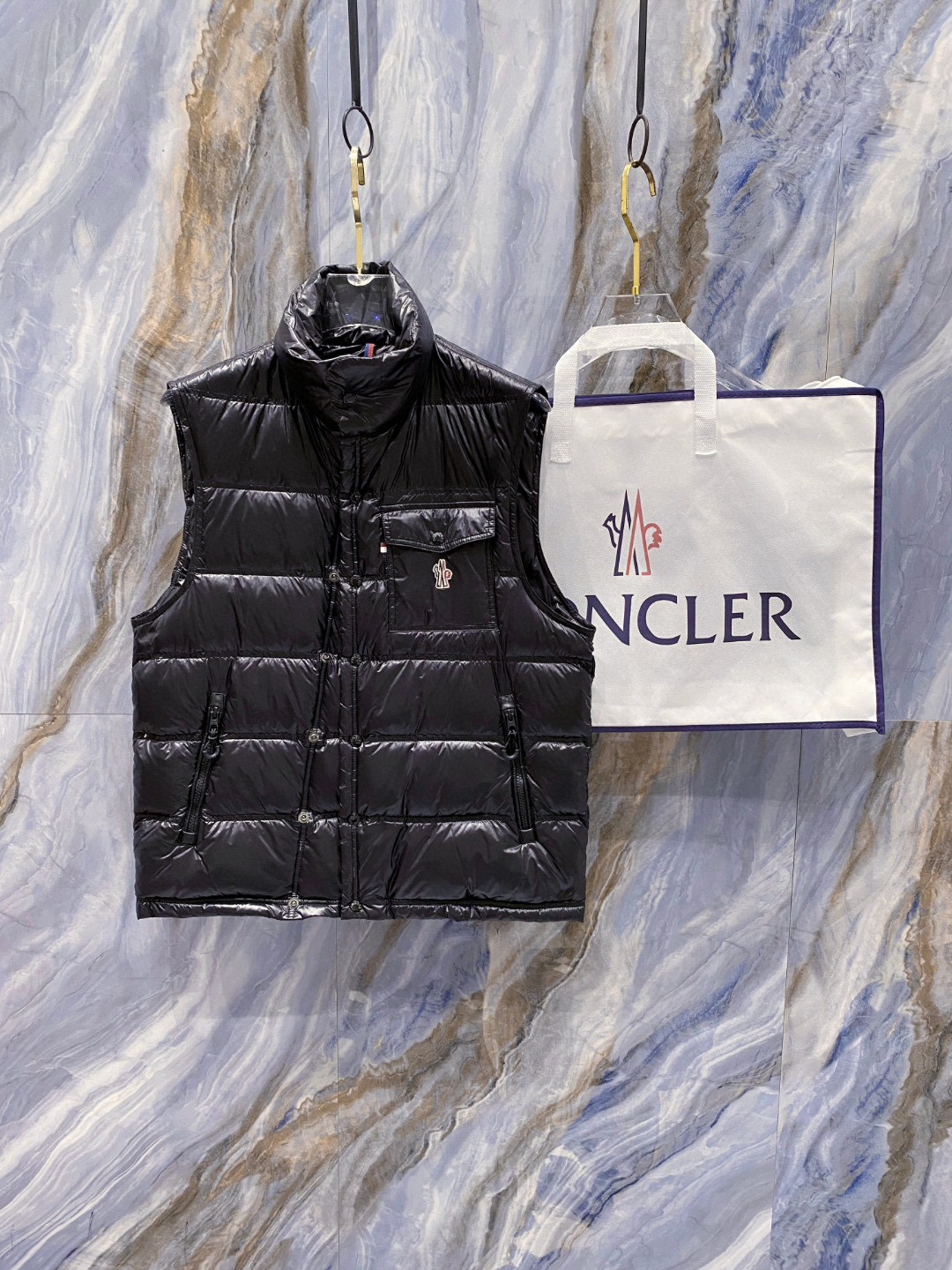 [Goose Down] Moncler Mouth Mask 2025 Autumn/Winter New Collection 🆕 Down jacket original 1:1 customized hardware accessories fully imported original customized welcome counter comparison absolute high quality, using top-grade 95 white goose down super soft feather filling, fluffy and full super heavy industry fabric with excellent workmanship 👍 Perfect pattern, attention to fabric, super comfortable, exclusive, non market item, unisex size: 1-6