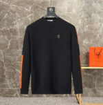 Hermes 2025 Autumn/Winter New Sweater, the pinnacle of simplicity and the ultimate answer to hidden luxury. The classic round neck adds a touch of leisure and restraint, while the wool blend is skin friendly and soft. The sleeve design highlights a sense of fashion without showing off, and the poetry of color and pattern creates an effortless sense of luxury. It embodies the ultimate comfort and elegance of the brand tone. It is not just a sweater, it is a Hermes sweater. When you don't know what to wear, a Hermes sweater is always right.Counter size: M~3XLRecommended codes for height and weight that can be reported - Image 2