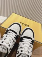 男码加10  Fendi芬迪板鞋首款大头运动鞋~~fendi match篮球运动鞋，最新元素注入加FF复古的设计，超经典百搭系列……
鞋面采用牛皮和牛猄拼接组合，侧面凸起的双F logo，内里采用毛巾布里，TPU发泡组合双色大底不一般的舒适！情侣款35-44 - Image 6