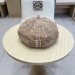 Burberry (Burberry's new high-quality checkered beret, painter's hat, British octagonal hat, men's and women's autumn and winter casual versatile beret hat)