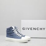 🌟  《顶级品质》
GⅣENCHY纪梵希魔术贴经典款 
专柜官网同步 市面最高版本 原版一比一复刻 四季潮鞋！纪凡希鞋子做工讲究 每一条走线都是按照原版样式 基本做到零瑕疵 媲美专柜 毫无压力 此款鞋即新潮又百搭！
▪️鞋面:进口摩术贴
▪️鞋面:进口头层牛皮
▪️垫脚:羊皮内里
▪️大底:原版TPU
▪️码数:女35一40 男39一44 - Image 3