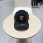 LV路易威登原单刺绣棒球帽  轻盈透气。完美版型，独家实物拍摄，男女适用