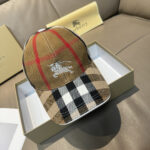 Comes with a box bag, Burberry's new original baseball cap, 1:1 custom mold, iconic warhorse embroidery, exquisite and flawless! Original twill cotton fabric+top layer cowhide, meticulous workmanship, original factory quality, exclusive physical shooting.