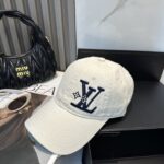 路易威登棒球帽LouisVuitton👒😍新款LV棒球帽，重工打造♥完美刺绣，高端大气，百搭款🤗男女通用！ - Image 6