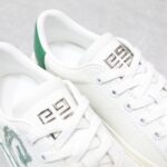 🌟  《顶级品质》
GⅣENCHY纪梵希魔术贴经典款 
专柜官网同步 市面最高版本 原版一比一复刻 四季潮鞋！纪凡希鞋子做工讲究 每一条走线都是按照原版样式 基本做到零瑕疵 媲美专柜 毫无压力 此款鞋即新潮又百搭！
▪️鞋面:进口摩术贴
▪️鞋面:进口头层牛皮
▪️垫脚:羊皮内里
▪️大底:原版TPU
▪️码数:女35一40 男39一44 - Image 6
