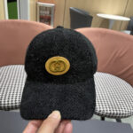 Gucci baseball cap ♥️ GUCCI 🧢 New autumn and winter plush baseball cap, 🔥🎩  The craftsmanship is very exquisite and convenient to carry! Run volume! - Image 7