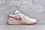 ▪🐼权威实拍💯#A
新货🚀#Air Jordan AJ1 Low 低帮 粉白 DC0774-109 全新流水线出品 DT版本唯一平替选择 市场第二梯队最强版 全部原鞋开发 原楦原纸板开发 全鞋电脑针车 原厂内置全掌气垫 原盒内在原标 唯一Zp原版鞋带绑法 免检产品 全新2022版型 全头层皮料 完美零毛边处理 原厂配置全掌气垫 价格定位良心 几十个配色陆续出货 实拍调校N版已经零色差零失真 百分百还原实物色彩所见即所得 不存在货不对板色差等低级问题 选购参考实物拍摄 不混卖不参货 只用心做好货严格选品 承诺混一赔十 SIZE：36 36.5 37.5 38 38.5 39 40 - Image 3