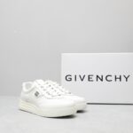 🌟  《顶级品质》
GⅣENCHY纪梵希魔术贴经典款 
专柜官网同步 市面最高版本 原版一比一复刻 四季潮鞋！纪凡希鞋子做工讲究 每一条走线都是按照原版样式 基本做到零瑕疵 媲美专柜 毫无压力 此款鞋即新潮又百搭！
▪️鞋面:进口摩术贴
▪️鞋面:进口头层牛皮
▪️垫脚:羊皮内里
▪️大底:原版TPU
▪️码数:女35一40 男39一44