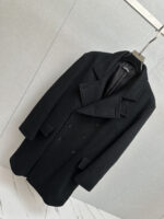 TF Tom Ford 2025 Autumn/Winter Men's Cashmere Coat: Defining Elegant Style with IngenuityOn the advanced path of autumn and winter wardrobes, a coat that combines texture and design is the core item that interprets taste. Tom Ford's new men's cashmere coat for autumn and winter 2025 continues the brand's commitment to luxury aesthetics, blending superior materials with exquisite tailoring to create a classic dressing choice for contemporary men that transcends occasions.The fabric serves as the cornerstone of texture, and this coat is made from imported Australian cashmere wool, sourced from high-quality Merino sheep wool fibers in Australia. The diameter is delicate and naturally curly, and after exquisite craftsmanship, it is woven into a fabric that combines a soft and skin friendly touch with excellent warmth. This fabric not only has excellent drape and can naturally fit the body's lines, but also has good wrinkle resistance and moisture wicking ability. Even in dry autumn and winter, it can maintain a comfortable and firm wearing experience.In terms of design, the mid to long silhouette balances warmth and body shaping effects, with a length that covers the hips perfectly, avoiding the thinness of the short silhouette and eliminating the need to worry about the drag of the long silhouette, making it suitable for various body types. The highlight is the back waistband design, which continues Tom Ford's precise control of line balance - presenting a relaxed and elegant casual posture when loosened, and outlining a sharp waistline when fastened, breaking the dullness of traditional coats and hiding design ingenuity in the minimalist silhouette.From formal attire for business commuting to casual wear for casual occasions, this coat can seamlessly adapt. Paired with a shirt and trousers, it is a low-key and introverted workplace style; Paired with a knitted sweater and casual pants, it reveals a calm and composed daily taste. The design language without exaggerated logos is precisely the embodiment of the brand's "low-key luxury" concept, making texture the best business card.Tom Ford's men's cashmere coat for autumn and winter 2025, with the natural luxury of Australian cashmere wool as the bone and the exquisite design of the back and waist as the soul, creates a wardrobe collection that can travel through time.Size: M-3XL - Image 5