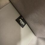 灰色
小号全新size shine tote 
FÉŃĎI TOTE 托特包“阳光手提袋”
简单字母LOGO设计，琥珀色双手柄是整个包包最大焦点，单拧着就很有气场，也不勒手，小号还配有一条宽肩带，整体复古感超强，非常适合喜欢复古风的时髦精，硬货力推💥 
2801
尺寸35x17x31cm#15940 - Image 4