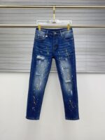 【Gucci Jeans | Classic Denim, Engraved with Luxury DNA】 When street style meets haute couture, a pair of jeans can become a badge of status.
Deconstructing the language of denim with centuries-old craftsmanship, we infuse every inch of fabric with a modern attitude and luxurious details, making everyday wear a silent declaration of taste.
✨ A pair of jeans is an attitude, and even more so, a legacy.
It's not just a wardrobe essential, but also an interpretation of the brand's spirit—
"From suitcases to jeans, we have always defined the boundaries of luxury with the ultimate craftsmanship."
Sizes: 28-42 - Image 2