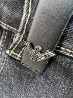【Armani Jeans | Classic Denim, Embossed with Luxury DNA】 When streetwear meets haute couture, a pair of jeans can become a badge of status.
Deconstructing the language of denim with centuries-old craftsmanship, we infuse every inch of fabric with a modern attitude and luxurious details, making everyday wear a silent declaration of taste.
✨ A pair of jeans is an attitude, and even more so, a legacy.
It's not just a wardrobe essential, but also an interpretation of the brand's spirit—
"From suitcases to jeans, we have always defined the boundaries of luxury with the ultimate craftsmanship."
Sizes: 28-42 - Image 7