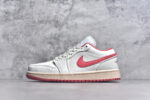 ▪🐼权威实拍💯#A
新货🚀#Air Jordan AJ1 Low 低帮 粉白 DC0774-109 全新流水线出品 DT版本唯一平替选择 市场第二梯队最强版 全部原鞋开发 原楦原纸板开发 全鞋电脑针车 原厂内置全掌气垫 原盒内在原标 唯一Zp原版鞋带绑法 免检产品 全新2022版型 全头层皮料 完美零毛边处理 原厂配置全掌气垫 价格定位良心 几十个配色陆续出货 实拍调校N版已经零色差零失真 百分百还原实物色彩所见即所得 不存在货不对板色差等低级问题 选购参考实物拍摄 不混卖不参货 只用心做好货严格选品 承诺混一赔十 SIZE：36 36.5 37.5 38 38.5 39 40