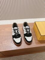 Fendi芬迪板鞋首款大头运动鞋~~fendi match篮球运动鞋，最新元素注入加FF复古的设计，超经典百搭系列……
鞋面采用牛皮和牛猄拼接组合，侧面凸起的双F logo，内里采用毛巾布里，TPU发泡组合双色大底不一般的舒适！情侣款35-44(男码加10) - Image 3