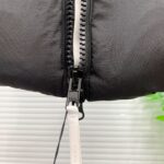 💰 加拿大鹅 Canada Goose 秋冬新款羽绒马甲 
搭配毛衣 卫衣 保暖同时毫无束缚感
采用国标95白鸭绒
轻薄飘逸 给你全方位的温暖！
上身颜值更有水准的洋气
让温暖和风度同行
中心线多重车线呈严整对称 谨守温馨守候 
胸前logo点缀着整件马甲！ 
独特之味道深入骨髓.减龄又十足保暖 既视感简单大气 男女同款 码数：XS-2XL - Image 6