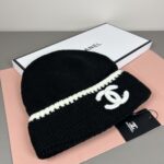 配防尘袋
香奈儿CHANEL🎩羊绒羊毛品质针织帽，时尚好品质高端大气，超柔软！超火爆💖质感很赞，出街超好搭配！时尚潮流！秋冬必备单品，快快入手哦！ - Image 8