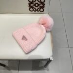 🧢普拉达💰RADA👒 秋冬新款配狐狸毛球专柜针织毛线帽，超火爆💖质感一流，出街超好搭配！减龄神器 - Image 2