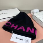 💰Chanel官网品质香奈儿秋冬网红时尚博主推荐款针织帽，藏着不动声色的高级感，每一处线条都透着利落大方，简约而不简单，大方且不失格调，处处细节都彰显着高端品味，时尚感在克制中愈发耐人寻味。 - Image 4