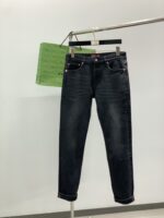 【Gucci Jeans | Classic Denim, Engraved with Luxury DNA】 When street style meets haute couture, a pair of jeans can become a badge of status.
Deconstructing the language of denim with centuries-old craftsmanship, we infuse every inch of fabric with a modern attitude and luxurious details, making everyday wear a silent declaration of taste.
✨ A pair of jeans is an attitude, and even more so, a legacy.
It's not just a wardrobe essential, but also an interpretation of the brand's spirit—
"From suitcases to jeans, we have always defined the boundaries of luxury with the ultimate craftsmanship."
Sizes: 28-42