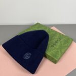 Comes with dust bagGucci official website knitted hat 😘  Cashmere material 🙆🏻 New products on the official website 😱 Simple and elegant 👍  The tight knitting method is very thick, soft and comfortable 🙈 Warm and stylish ❤️ can't bear to put it down 👍 Dear, hurry up and get it 👍😘 Same gender design! - Image 6