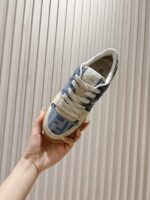 男码加10  Fendi芬迪板鞋首款大头运动鞋~~fendi match篮球运动鞋，最新元素注入加FF复古的设计，超经典百搭系列……
鞋面采用牛皮和牛猄拼接组合，侧面凸起的双F logo，内里采用毛巾布里，TPU发泡组合双色大底不一般的舒适！情侣款35-44 - Image 2