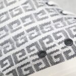 🌟  《顶级品质》
GⅣENCHY纪梵希魔术贴经典款 
专柜官网同步 市面最高版本 原版一比一复刻 四季潮鞋！纪凡希鞋子做工讲究 每一条走线都是按照原版样式 基本做到零瑕疵 媲美专柜 毫无压力 此款鞋即新潮又百搭！
▪️鞋面:进口摩术贴
▪️鞋面:进口头层牛皮
▪️垫脚:羊皮内里
▪️大底:原版TPU
▪️码数:女35一40 男39一44 - Image 9