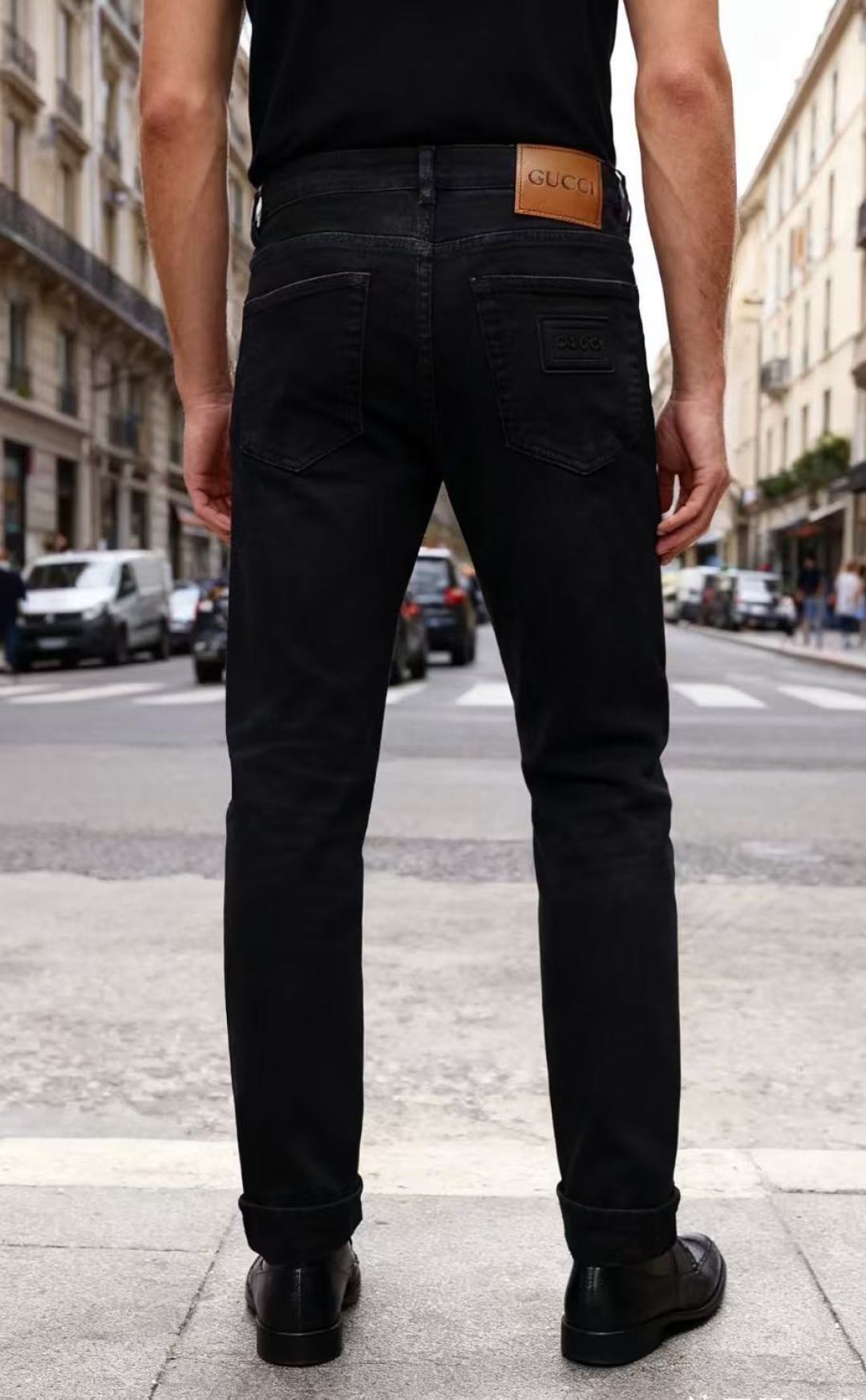 【Gucci Jeans | Classic Denim, Engraved with Luxury DNA】 When street style meets haute couture, a pair of jeans can become a badge of status.
Deconstructing the language of denim with centuries-old craftsmanship, we infuse every inch of fabric with a modern attitude and luxurious details, making everyday wear a silent declaration of taste.
✨ A pair of jeans is an attitude, and even more so, a legacy.
It's not just a wardrobe essential, but also an interpretation of the brand's spirit—
"From suitcases to jeans, we have always defined the boundaries of luxury with the ultimate craftsmanship."
Sizes: 28-42