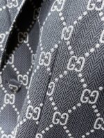 GUCCI 2025ss Spring and Autumn new suit, high-end version! Customized fabrics for counters have high breathability and comfort, impeccable details, and brand element design concepts, reflecting high quality. Delicate and soft to the touch! Presenting casual tailoring, the upper body design is superb! Size range: 48-58 - Image 7