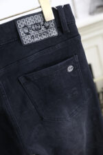 【Gucci Jeans | Classic Denim, Engraved with Luxury DNA】 When street style meets haute couture, a pair of jeans can become a badge of status.
Deconstructing the language of denim with centuries-old craftsmanship, we infuse every inch of fabric with a modern attitude and luxurious details, making everyday wear a silent declaration of taste.
✨ A pair of jeans is an attitude, and even more so, a legacy.
It's not just a wardrobe essential, but also an interpretation of the brand's spirit—
"From suitcases to jeans, we have always defined the boundaries of luxury with the ultimate craftsmanship."
Sizes: 28-42 - Image 4