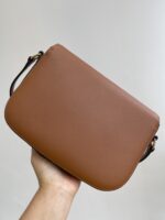 Celine塞林 战马包，可单肩斜挎包，之前的品质，全新，全新，全新无瑕疵，重要的事情说三遍，数量7个，需要的家人们抓紧时间来抢，尺寸：23X18X6cm - Image 4
