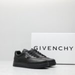 🌟  《顶级品质》
GⅣENCHY纪梵希魔术贴经典款 
专柜官网同步 市面最高版本 原版一比一复刻 四季潮鞋！纪凡希鞋子做工讲究 每一条走线都是按照原版样式 基本做到零瑕疵 媲美专柜 毫无压力 此款鞋即新潮又百搭！
▪️鞋面:进口摩术贴
▪️鞋面:进口头层牛皮
▪️垫脚:羊皮内里
▪️大底:原版TPU
▪️码数:女35一40 男39一44 - Image 2