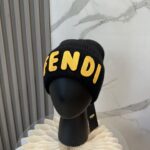 Fendi FENDI Knitted Hat 😘 😱 Simple and elegant 👍  The tight knitting method is very thick, soft and comfortable 🙈 Warm and stylish ❤️ can't bear to put it down 👍 Dear, hurry up and get it 👍😘 Same gender design!