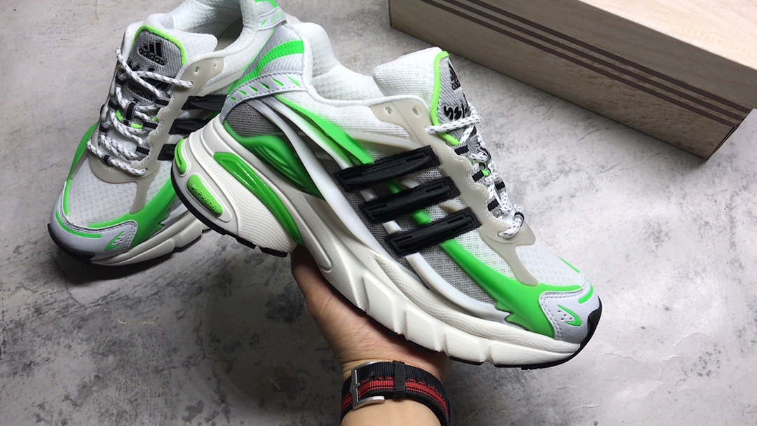 ▪公司级别
Pharrell x adidas Adistar Jellyfish 低帮复古风老爹鞋