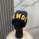 Fendi FENDI Knitted Hat 😘 😱 Simple and elegant 👍  The tight knitting method is very thick, soft and comfortable 🙈 Warm and stylish ❤️ can't bear to put it down 👍 Dear, hurry up and get it 👍😘 Same gender design!