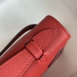 stock✨现货 国旗红
kelly pochette  一代 epsom皮 22cm 金银扣现货
一代的容量比二代大很多 满足日常使用 非常实用 百搭 加条猪鼻子链条当斜挎💕💕 - Image 7