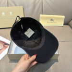 Comes with box bag, Burberry's latest original baseball cap, 1:1 mold customization, Tiger offset printing! Original canvas fabric+top layer cowhide, meticulous workmanship, original factory quality, exclusive physical photography. Black and white two-color shipping. - Image 7