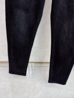 【Armani Jeans | Classic Denim, Embossed with Luxury DNA】 When streetwear meets haute couture, a pair of jeans can become a badge of status.
Deconstructing the language of denim with centuries-old craftsmanship, we infuse every inch of fabric with a modern attitude and luxurious details, making everyday wear a silent declaration of taste.
✨ A pair of jeans is an attitude, and even more so, a legacy.
It's not just a wardrobe essential, but also an interpretation of the brand's spirit—
"From suitcases to jeans, we have always defined the boundaries of luxury with the ultimate craftsmanship."
Sizes: 28-42 - Image 7