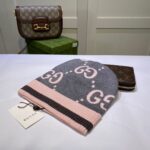 GUCCI Knitted Hat 😘  Cashmere material 🙆🏻 New products on the official website 😱 Simple and elegant 👍  The tight knitting method is very thick, soft and comfortable 🙈 Warm and stylish ❤️ can't bear to put it down 👍 Dear, hurry up and get it 👍😘 Unisex - Image 4