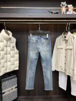 【Armani Jeans | Classic Denim, Embossed with Luxury DNA】 When streetwear meets haute couture, a pair of jeans can become a badge of status.
Deconstructing the language of denim with centuries-old craftsmanship, we infuse every inch of fabric with a modern attitude and luxurious details, making everyday wear a silent declaration of taste.
✨ A pair of jeans is an attitude, and even more so, a legacy.
It's not just a wardrobe essential, but also an interpretation of the brand's spirit—
"From suitcases to jeans, we have always defined the boundaries of luxury with the ultimate craftsmanship."
Sizes: 28-42 - Image 4
