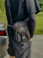 #上身合集图
Balenciaga/巴黎世家 24Fw UNITY双环字母小挎包 - Image 2