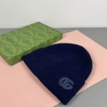 Comes with dust bagGucci official website knitted hat 😘  Cashmere material 🙆🏻 New products on the official website 😱 Simple and elegant 👍  The tight knitting method is very thick, soft and comfortable 🙈 Warm and stylish ❤️ can't bear to put it down 👍 Dear, hurry up and get it 👍😘 Same gender design! - Image 4