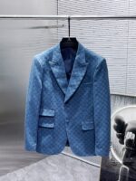 GUCCI 2025ss Spring and Autumn new suit, high-end version! Customized fabrics for counters have high breathability and comfort, impeccable details, and brand element design concepts, reflecting high quality. Delicate and soft to the touch! Presenting casual tailoring, the upper body design is superb! Size: 48-58 can be paired with a set