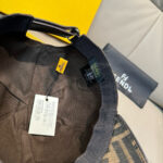 Comes with a box bag and Fendi's new original baseball cap, featuring a double F jacquard pattern. It is a hot selling item at the counter and has an excellent reputation for its retro double F jacquard pattern. The 1:1 mold is customized with the original jacquard sail fabric and top layer cowhide, making it lightweight and breathable! Excellent quality, basic head circumference of 56, adjustable patch, must buy item as shown in the picture! - Image 8